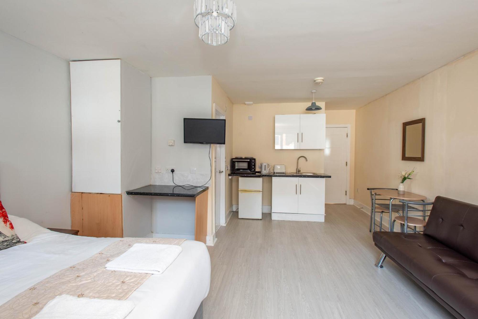 Saffron Apartment *