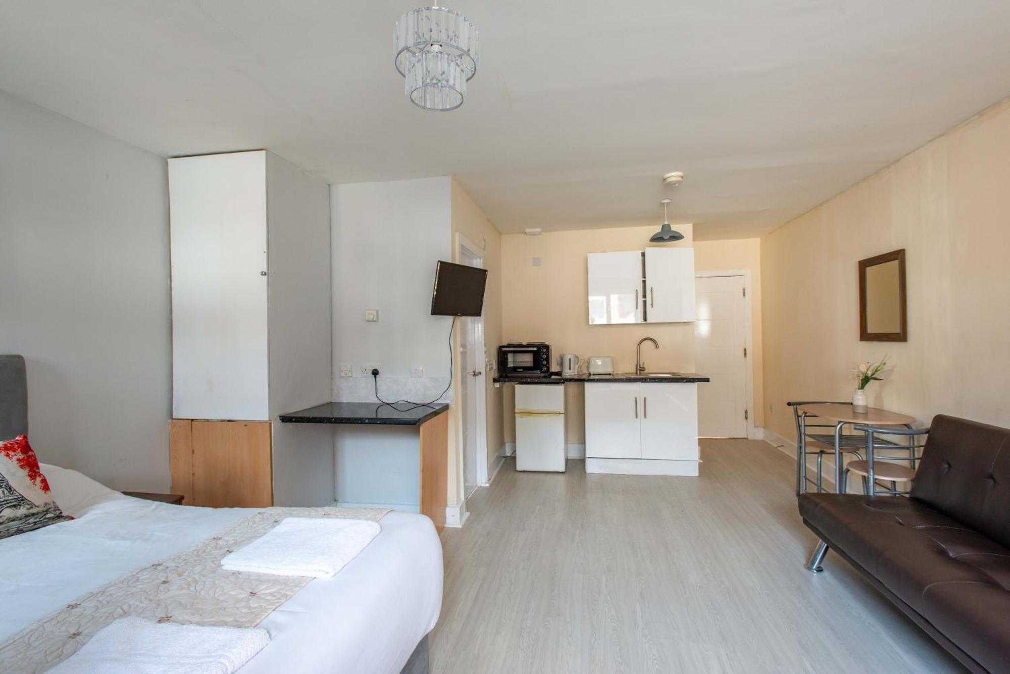 Saffron Apartment *