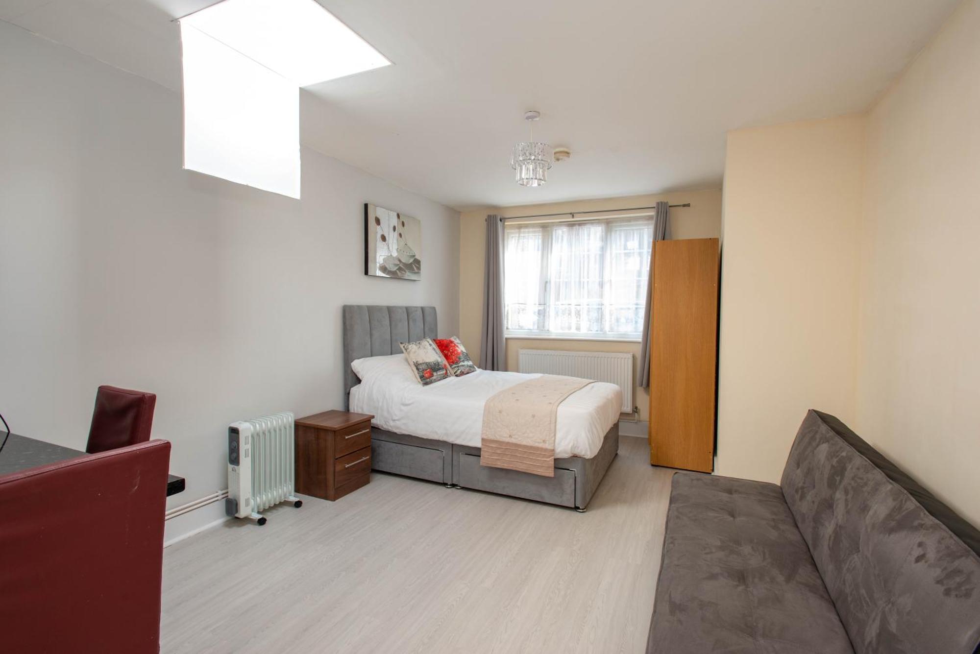 Saffron Apartment *