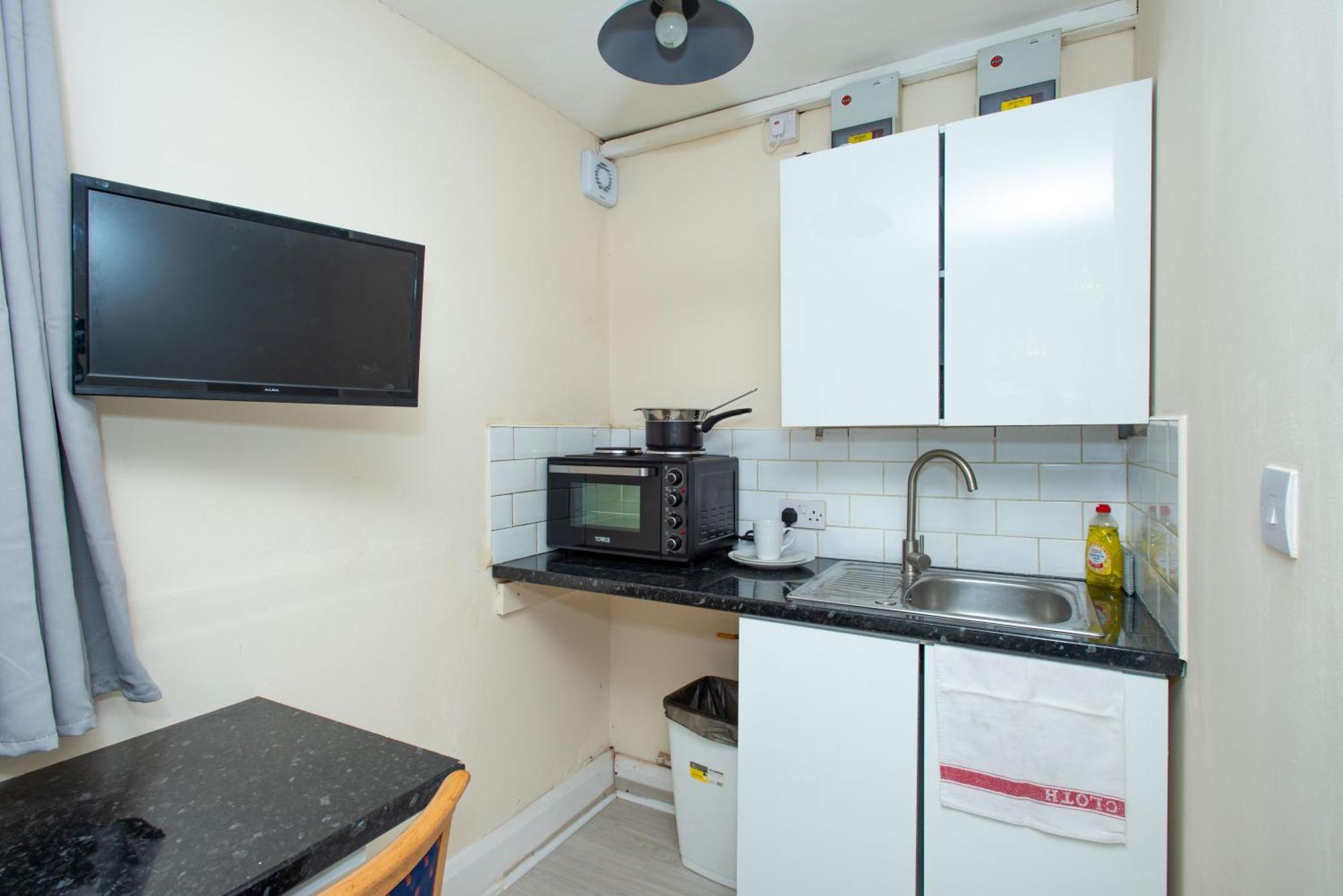 Saffron Apartment *